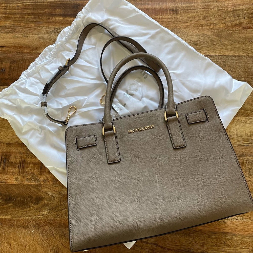 Micheal kors taupe purse. With satchel and carry bag. Good condition